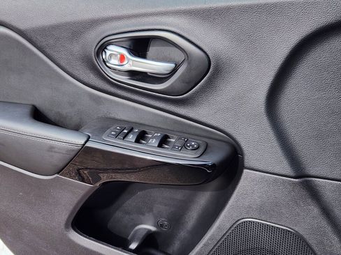 Certified 2023 Jeep Cherokee Altitude Lux image 7