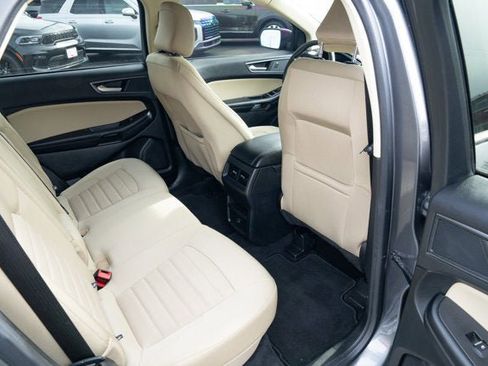 Used 2022 Ford Edge SE image 37