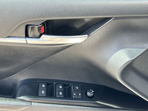 Used 2019 Toyota Camry image 17