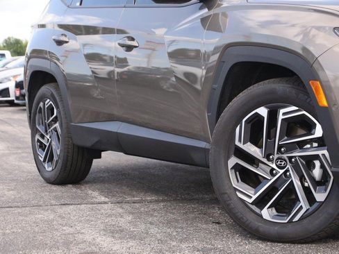Used 2025 Hyundai Tucson Limited AWD/4WD image 3