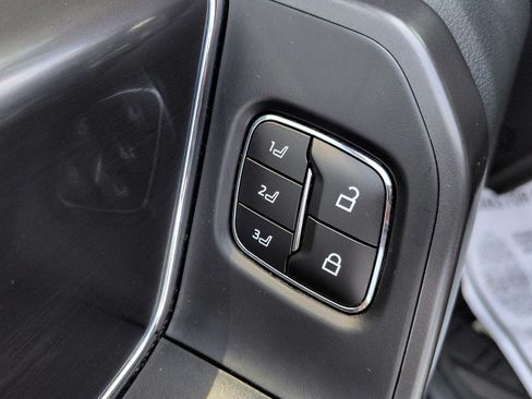 Used 2025 Ford F150 Lariat AWD/4WD image 16