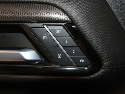 Used 2023 Chevrolet Silverado 1500 ZR2 w/ Technology Package image 10