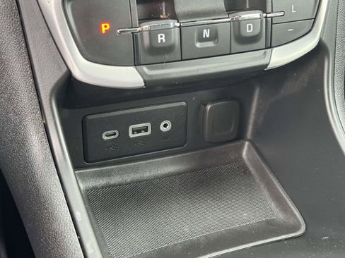 Used 2023 GMC Terrain SLE w/ Driver Convenience Package image 27