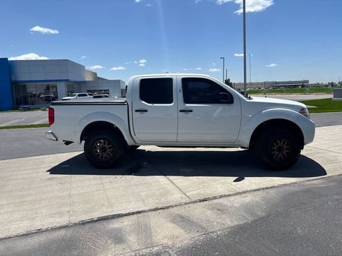 Used 2019 Nissan Frontier SV RWD image 2