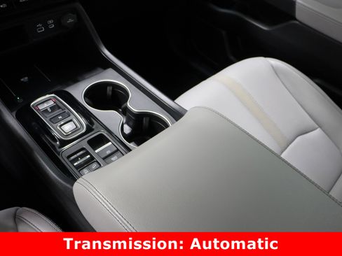 Used 2025 Honda Pilot Touring image 17