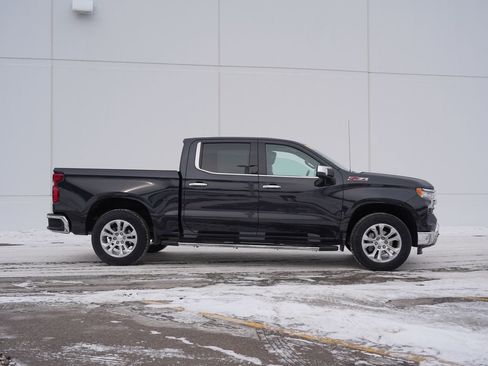Used 2022 Chevrolet Silverado 1500 LTZ w/ LTZ Premium Package image 2