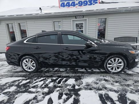 Used 2019 Chevrolet Malibu LT w/ Driver Confidence Package image 2