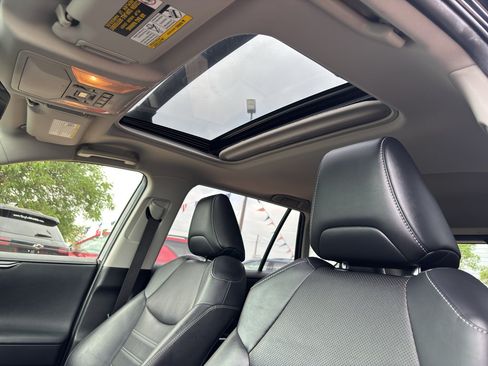 Used 2019 Toyota RAV4 Limited w/ Cold Weather Package AWD/4WD image 15