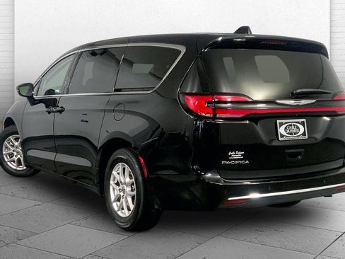 Used 2024 Chrysler Pacifica Touring-L FWD image 11
