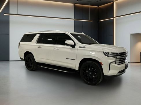 Used 2023 Chevrolet Suburban High Country image 7