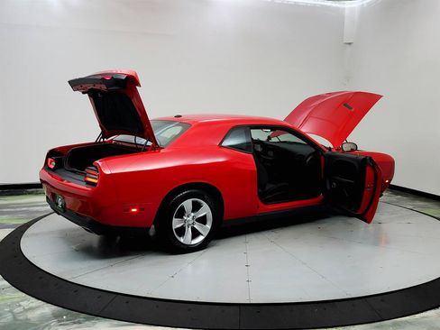 Used 2021 Dodge Challenger SXT RWD image 11