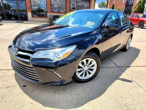 Used 2016 Toyota Camry LE image 3