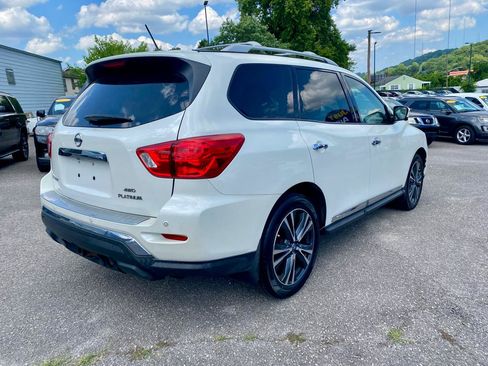 Used 2017 Nissan Pathfinder Platinum w/ Family Entertainment Package AWD/4WD image 8