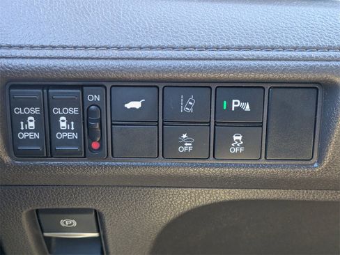 Used 2018 Honda Odyssey Touring image 29