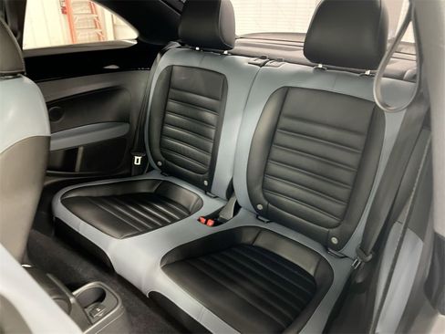 Used 2013 Volkswagen Beetle 2.0T image 21