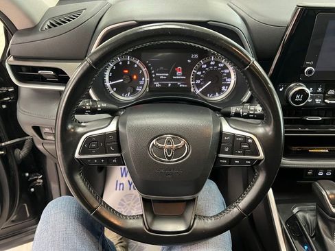 Used 2023 Toyota Highlander XLE AWD/4WD image 22