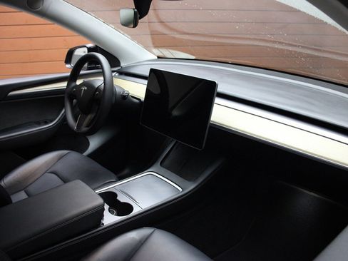 Used 2022 Tesla Model Y Performance image 28