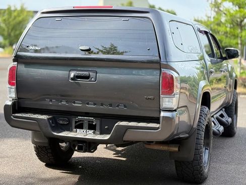 Used 2023 Toyota Tacoma TRD Sport AWD/4WD image 5