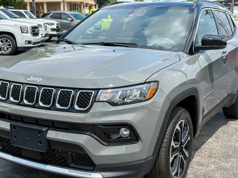 Used 2023 Jeep Compass Limited AWD/4WD image 8
