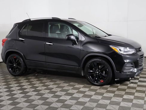 Used 2018 Chevrolet Trax LT w/ Sun & Sound Package image 12