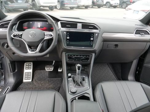 Certified 2024 Volkswagen Tiguan SE R-Line image 22