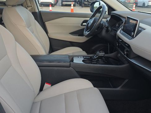 Used 2023 Nissan Rogue SV w/ SV Premium B Package FWD image 8