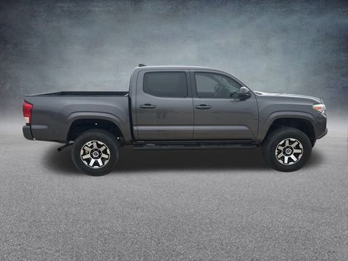 Used 2017 Toyota Tacoma SR5 image 6