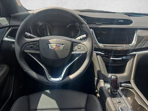 Used 2024 Cadillac XT6 Premium Luxury image 18