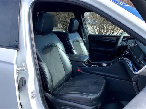 Used 2023 Jeep Grand Cherokee L Laredo image 8