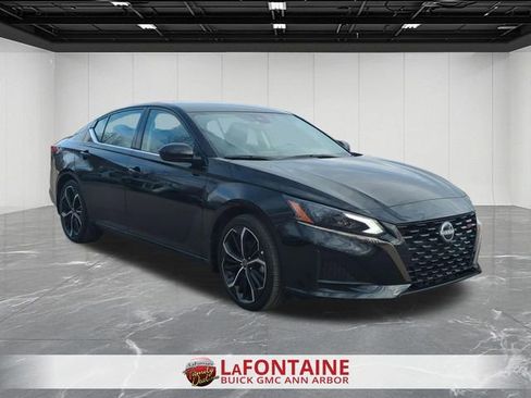 Used 2025 Nissan Altima 2.5 SR image 2