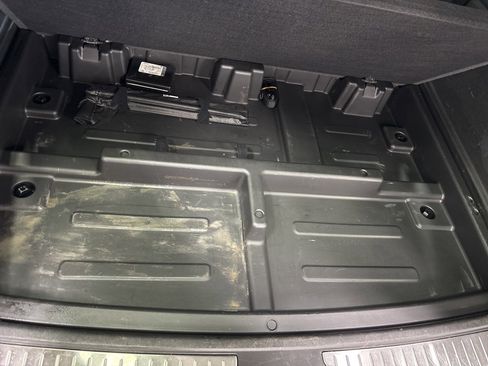 Used 2023 Chevrolet Suburban Premier w/ Premium Package image 43