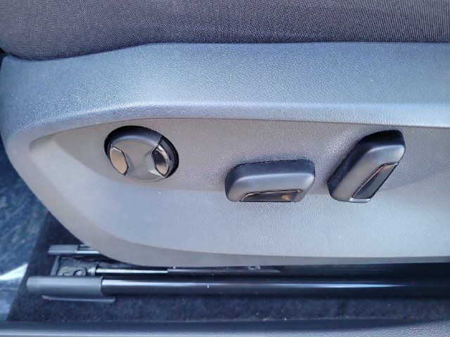 Certified 2024 Volkswagen Taos SE FWD image 18