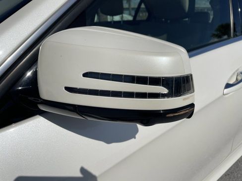 Used 2014 Mercedes-Benz E 550 4MATIC Sedan image 25