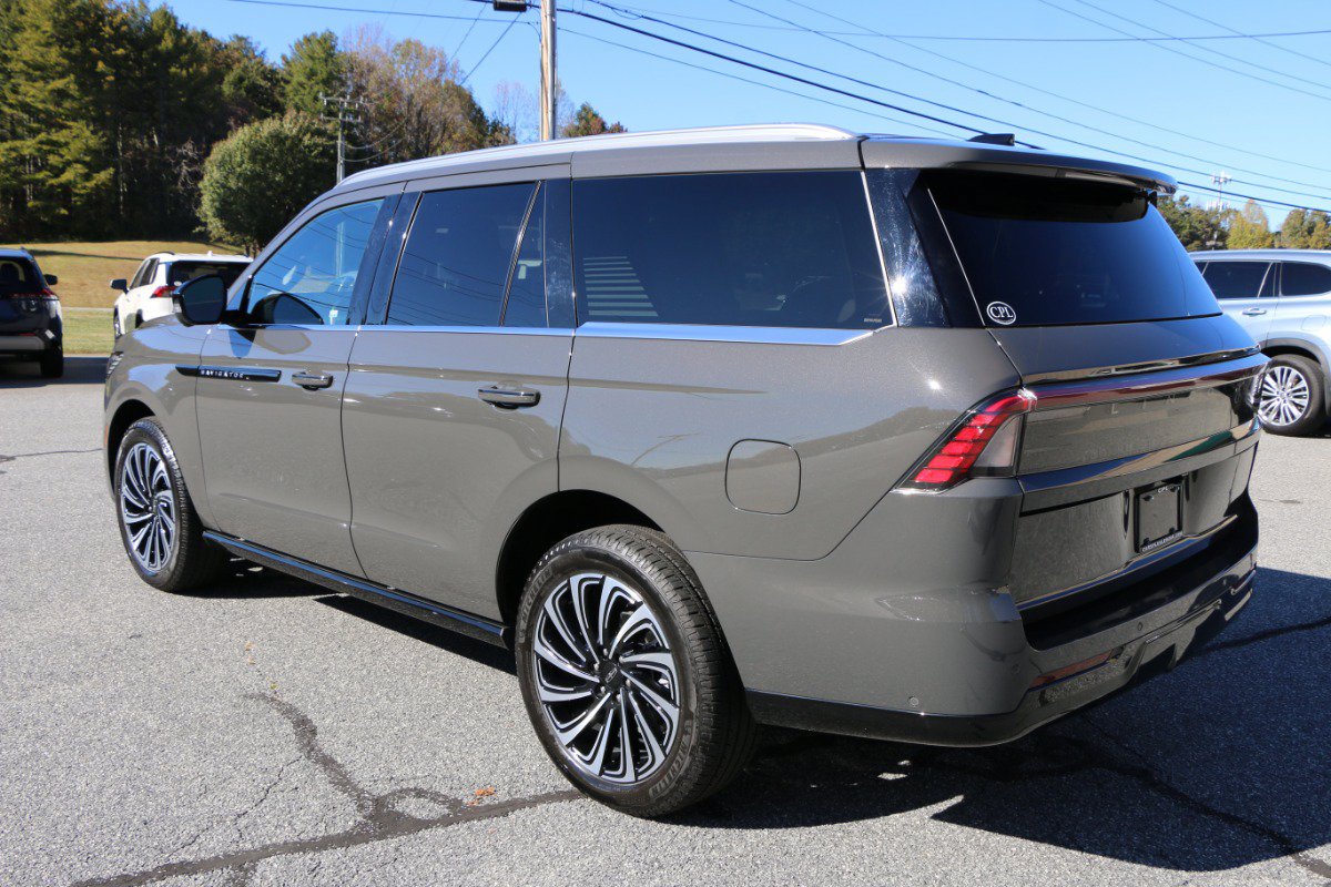 Used 2025 Lincoln Navigator Black Label AWD/4WD image 3