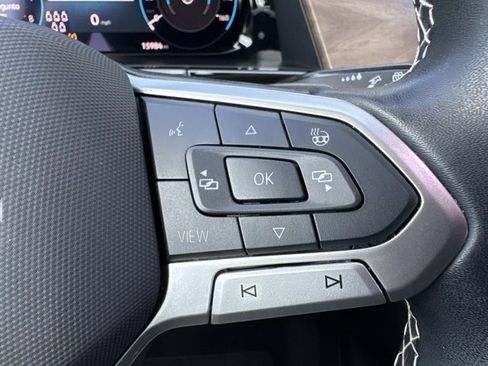 Used 2025 Volkswagen Atlas SE image 25