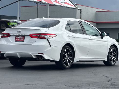 Used 2019 Toyota Camry SE w/ Carpet Mat Package image 2
