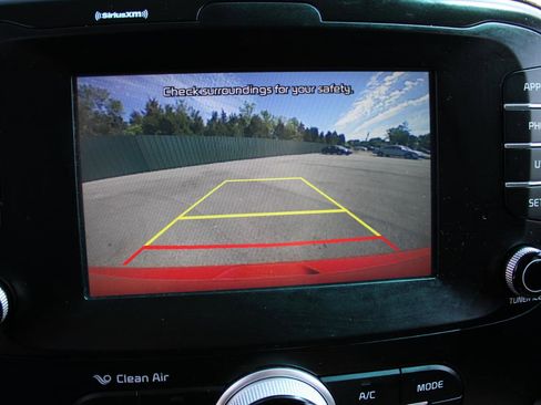 Used 2018 Kia Soul + image 22