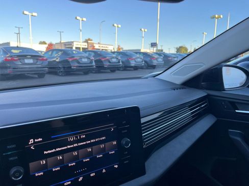 Used 2025 Volkswagen Jetta SE image 35