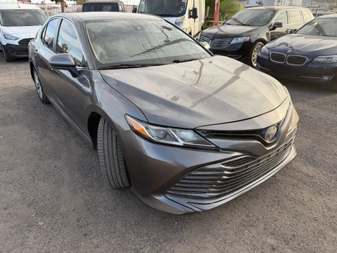 Used 2020 Toyota Camry LE image 3
