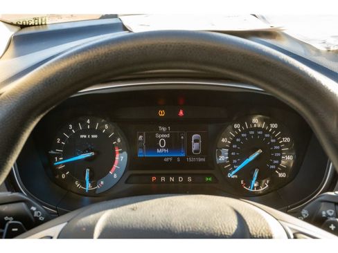 Used 2017 Ford Fusion SE image 19