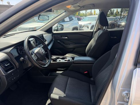 Used 2025 Nissan Rogue SV FWD image 29