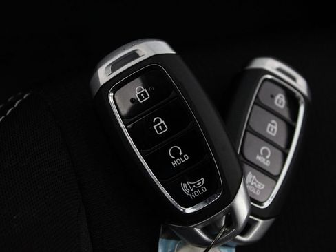 Certified 2025 Hyundai Venue SEL FWD image 31
