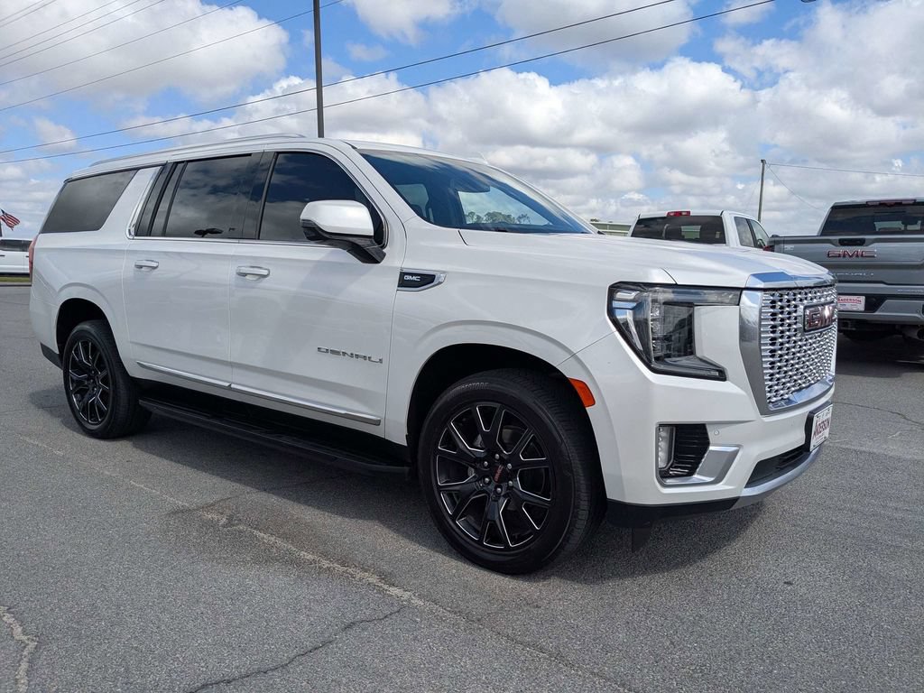 Used 2023 GMC Yukon XL Denali AWD/4WD image 2