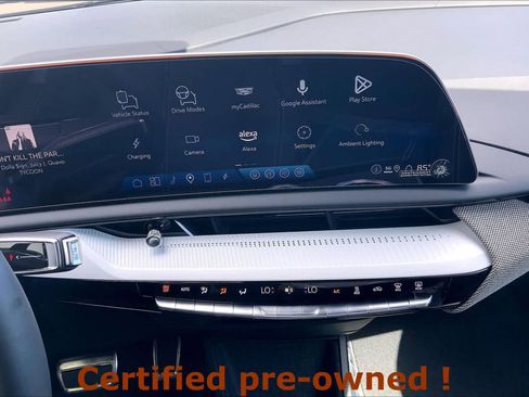 Certified 2025 Cadillac Optiq Sport 1 w/ LPO, ONYX Package image 16