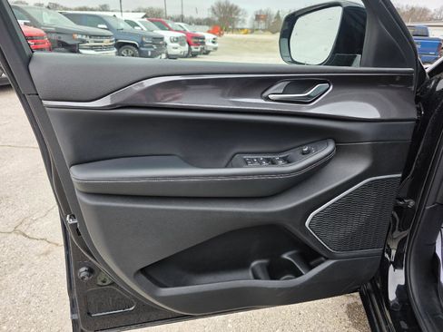 Used 2022 Jeep Grand Cherokee Altitude image 10