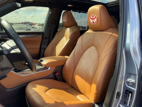 Used 2022 Toyota Highlander Platinum image 13