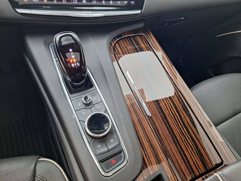 Used 2024 Cadillac Escalade Premium Luxury w/ Performance Package AWD/4WD image 17