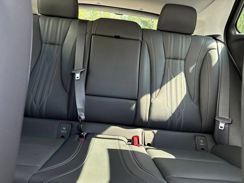 Used 2025 Buick Envision Avenir AWD/4WD image 25