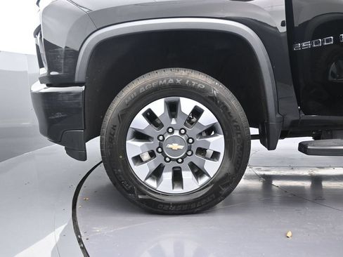 Used 2021 Chevrolet Silverado 2500 Custom w/ Custom Value Package AWD/4WD image 12