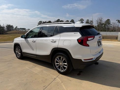 Used 2022 GMC Terrain SLT image 3